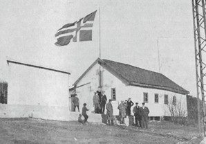 Det gamle klubbhuset på Skytterhaugen, bygd i 1878. Bildet er tatt i 1922. Huset ble revet i 1946.